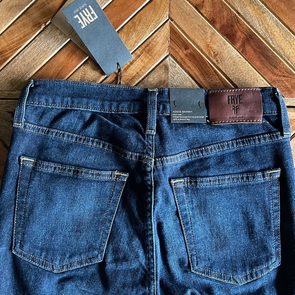 Frye Addie Skinny Jeans in Blake - Picture 11 of 13